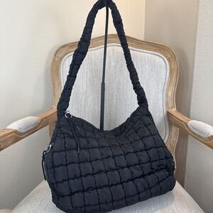 Black Quilted Crescent Shoulder Bag Lightweight Zip Classic Casual Medium Travel